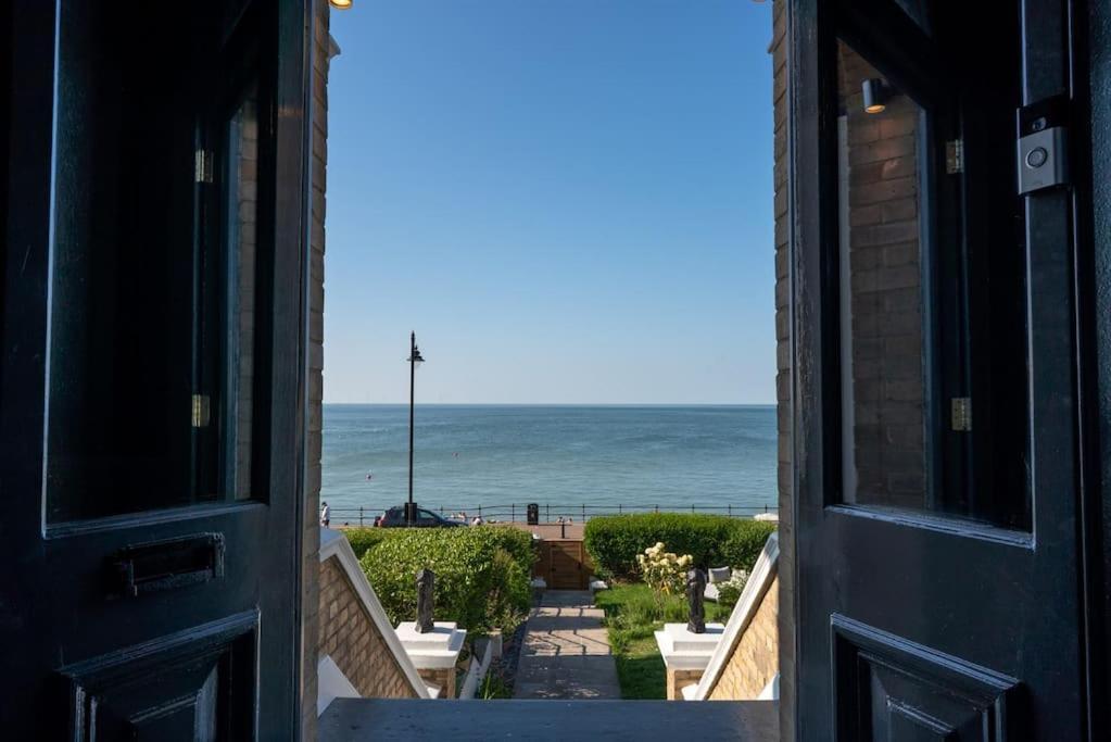 Beachfront Luxury Home With Spectacular Sea Views 荷尼湾 外观 照片